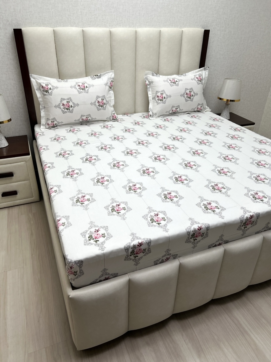 

Pure Decor White And Pink Floral Printed 220 TC Queen Bedsheet Set 2.28 m x 2.54 m