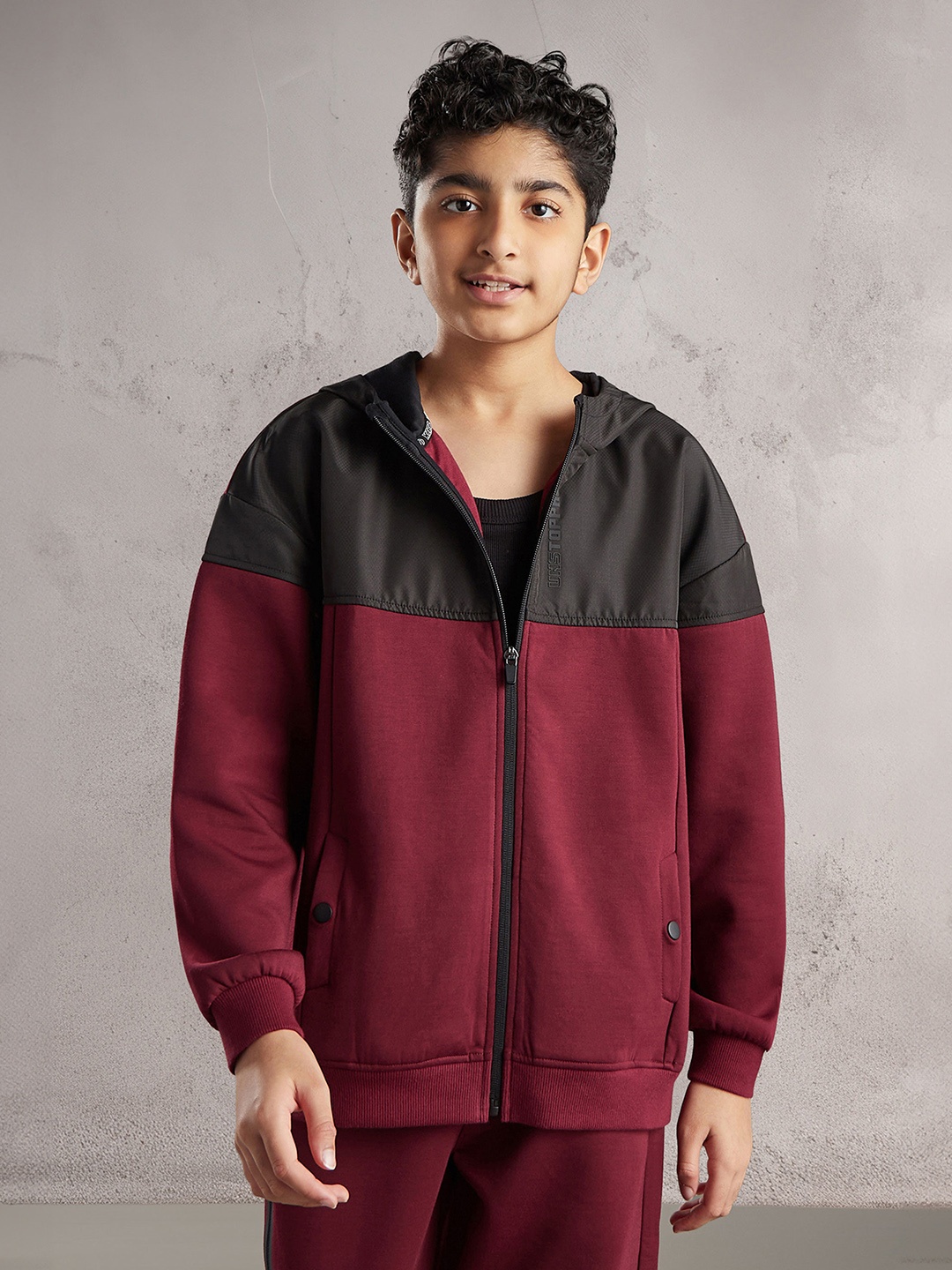 

max Boys Colourblocked Sweatshirt, Red