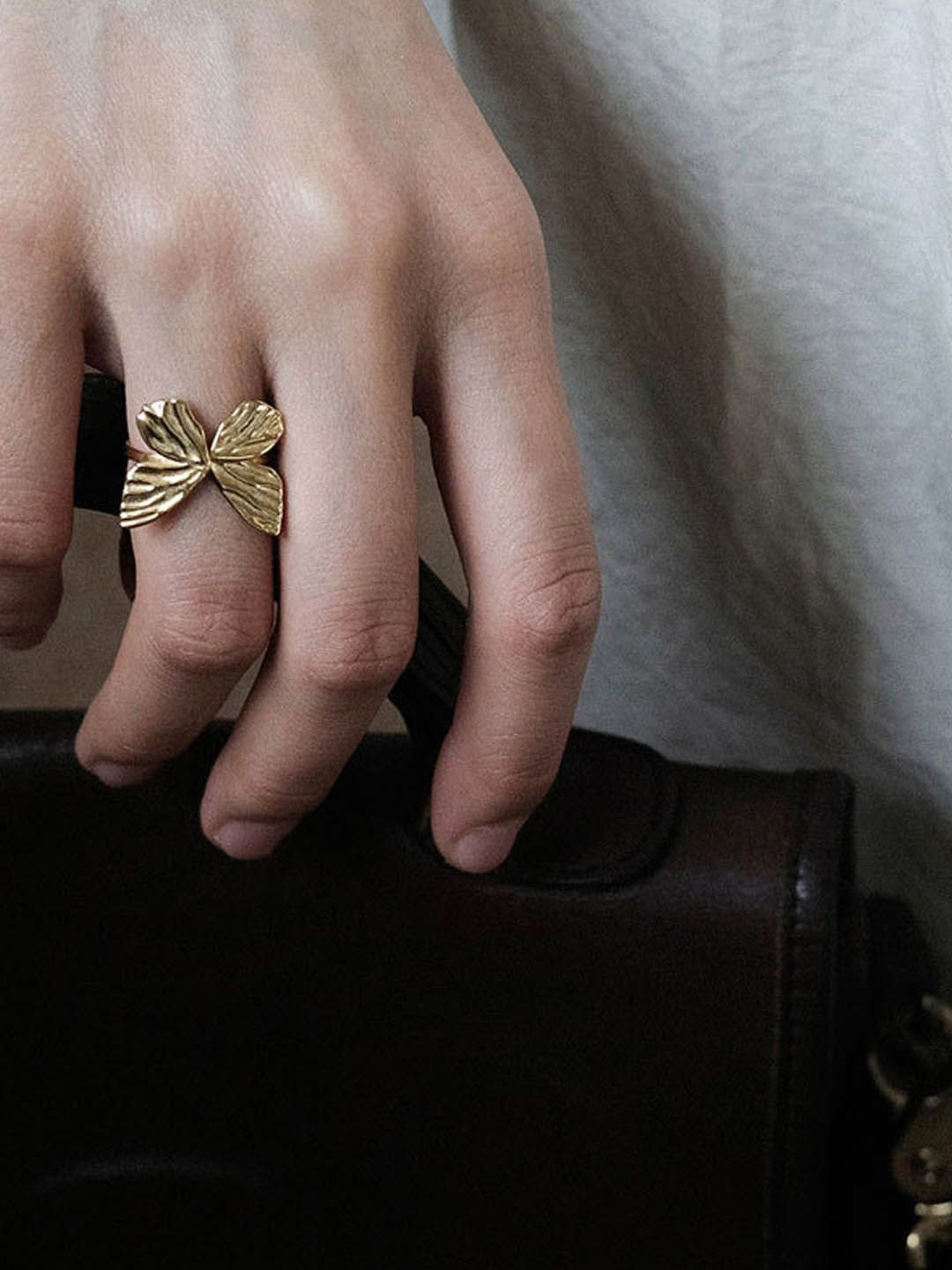 

StyleCast Elegant Gold-Toned Butterfly-Shaped Finger Ring