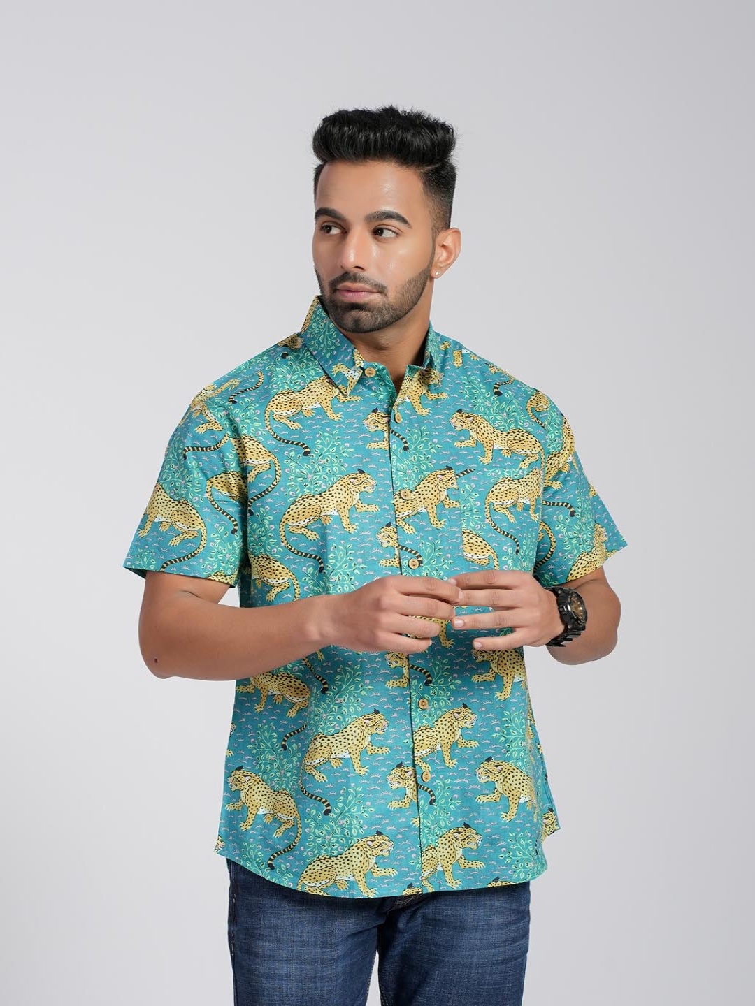 

Cotton Curio Men Comfort Floral Opaque Printed Casual Shirt, Green