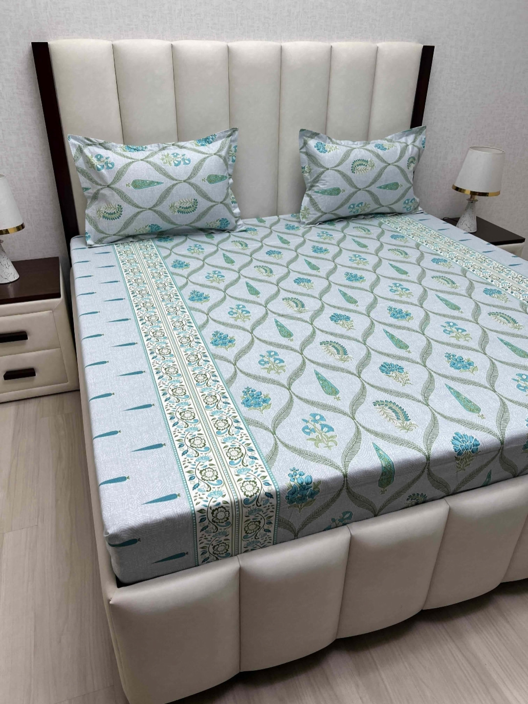 

Pure Decor Royal Passion Green Printed 220TC Pure Cotton Queen Bedsheet Set 2.28m x 2.54m