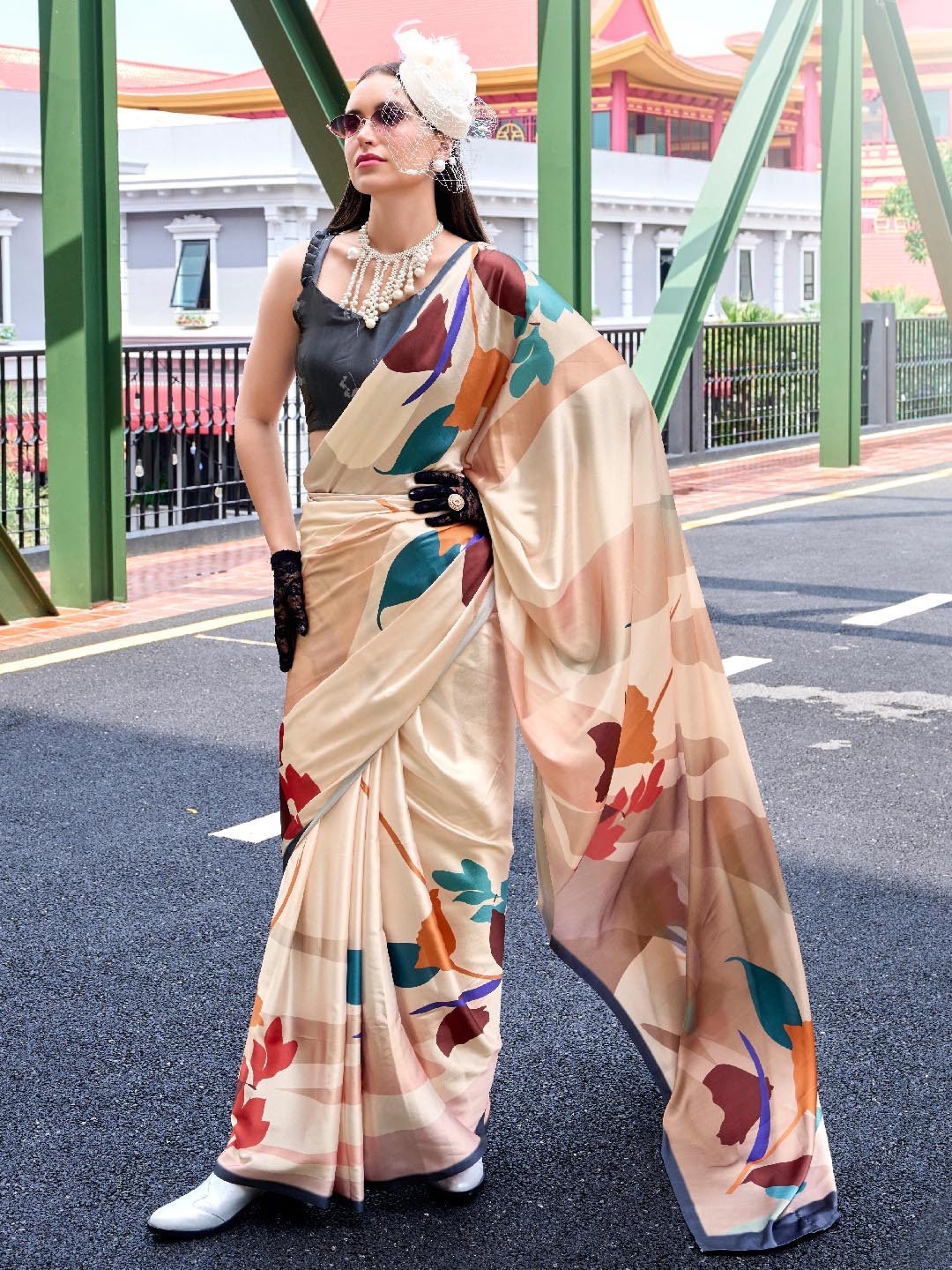 

Panzora Floral Printed Saree With Blouse Piece, Cream