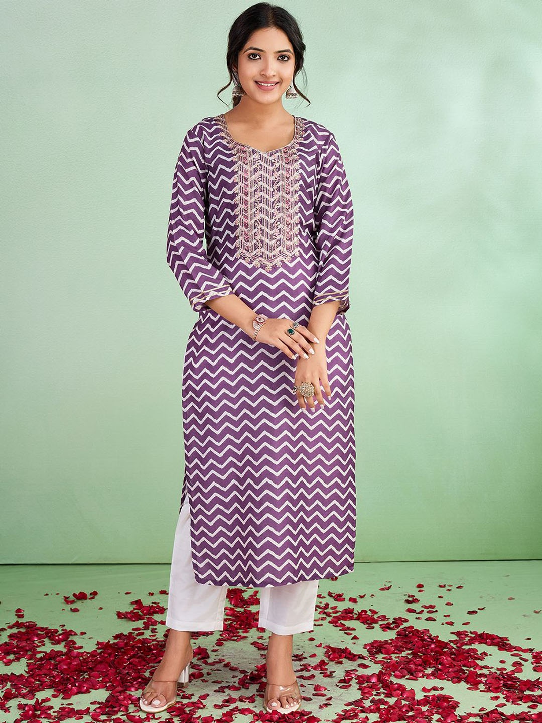 

SUAAC Chevron Printed Embroidered Sweetheart Neck Straight Kurta, Purple