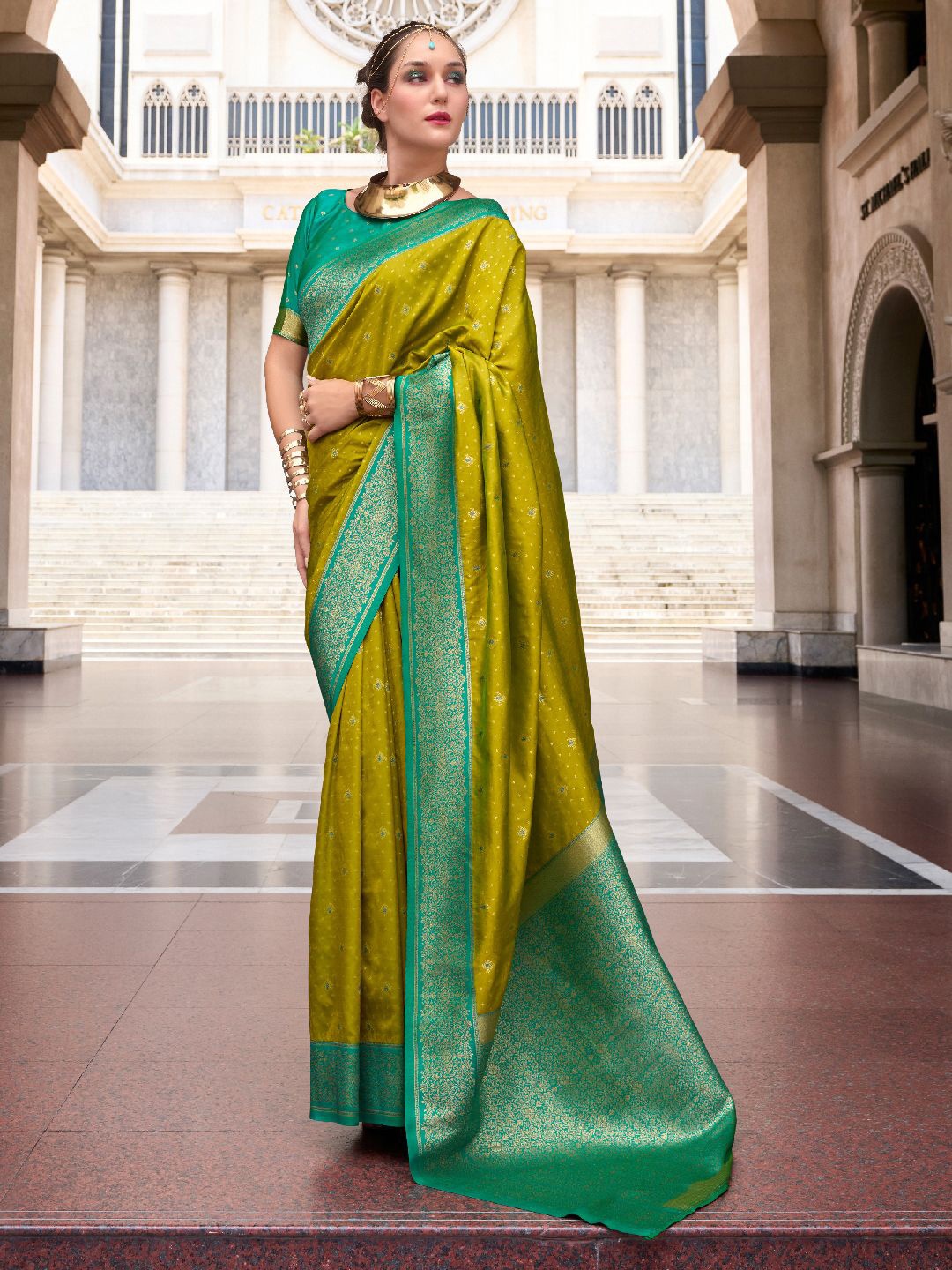 

Panzora Woven Design Zari Banarasi Saree, Green