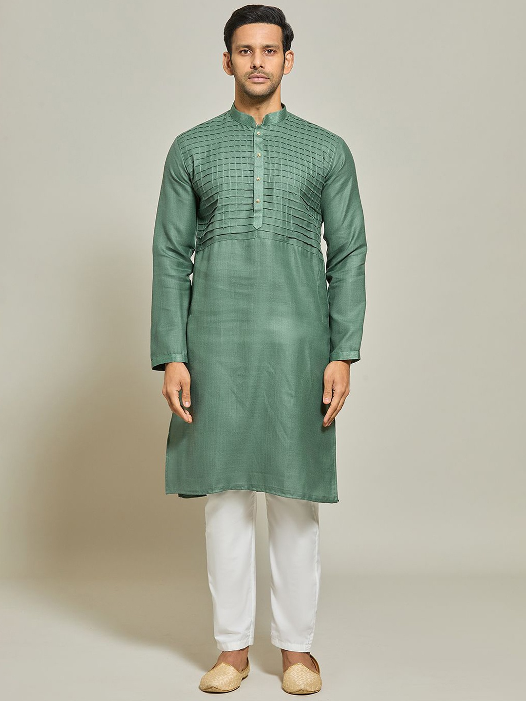 

Arihant Rai Sinha Men Regular Linen Kurta with Trousers, Green