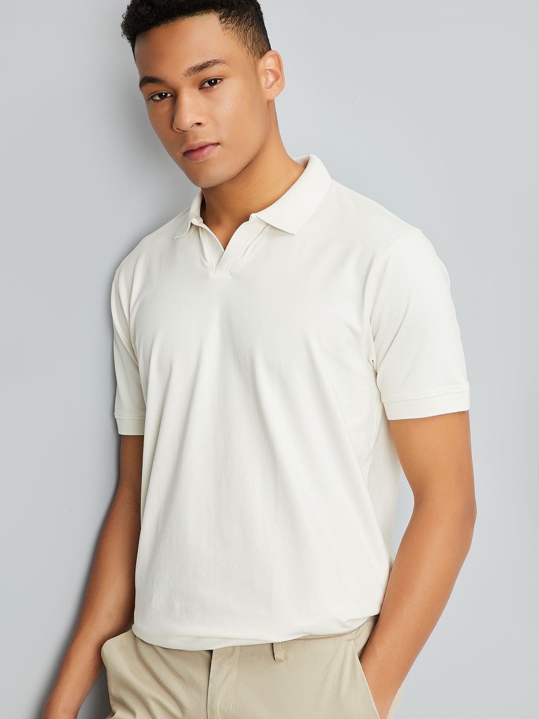 

max Men Solid Polo Collar Cotton T-shirt, White
