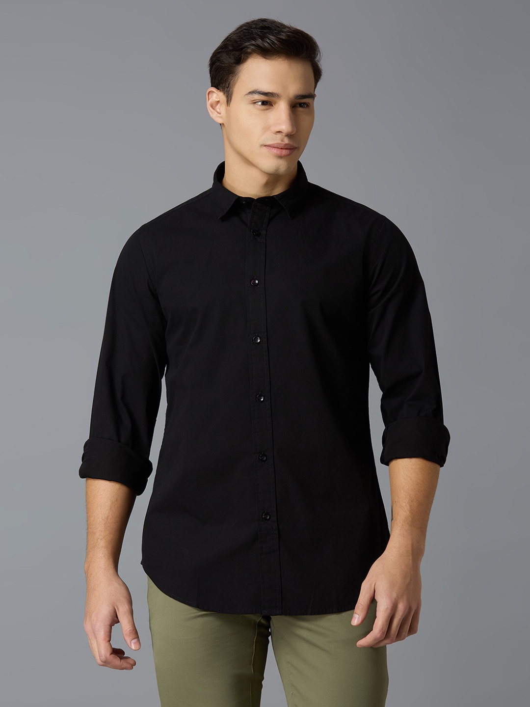 

Reid & Taylor Men India Slim Fit Spread Collar Solid Cotton Casual Shirt, Black