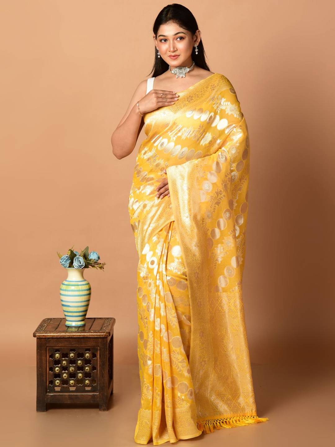 

HOUSE OF ARLI Woven Design Zari Organza Banarasi Saree, Yellow