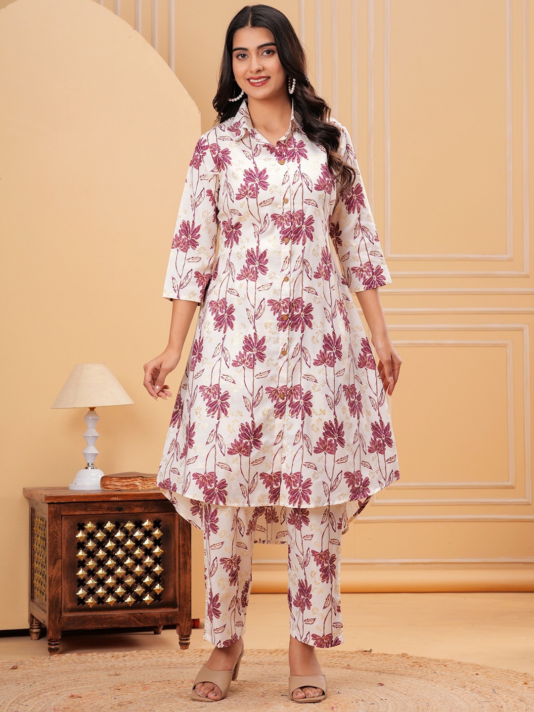 

PINGAKSH Floral Printed Shirt Collar Pure Cotton Straight Kurta With Trousers, Purple