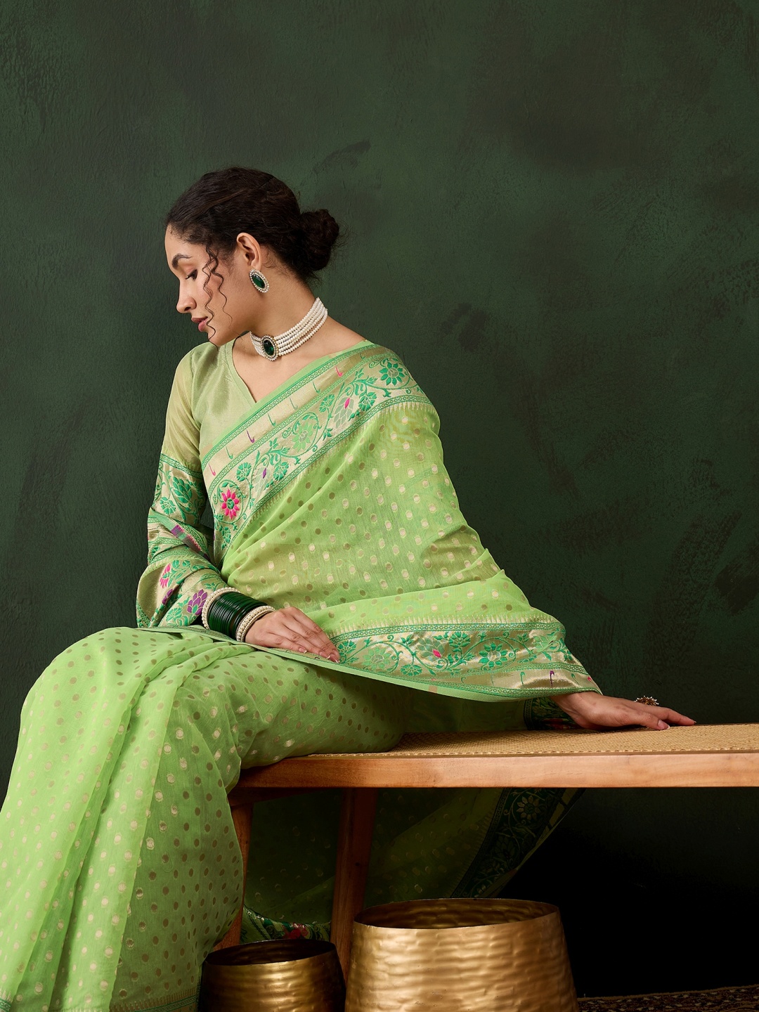 

DEVATITHI Woven Design Zari Saree, Green