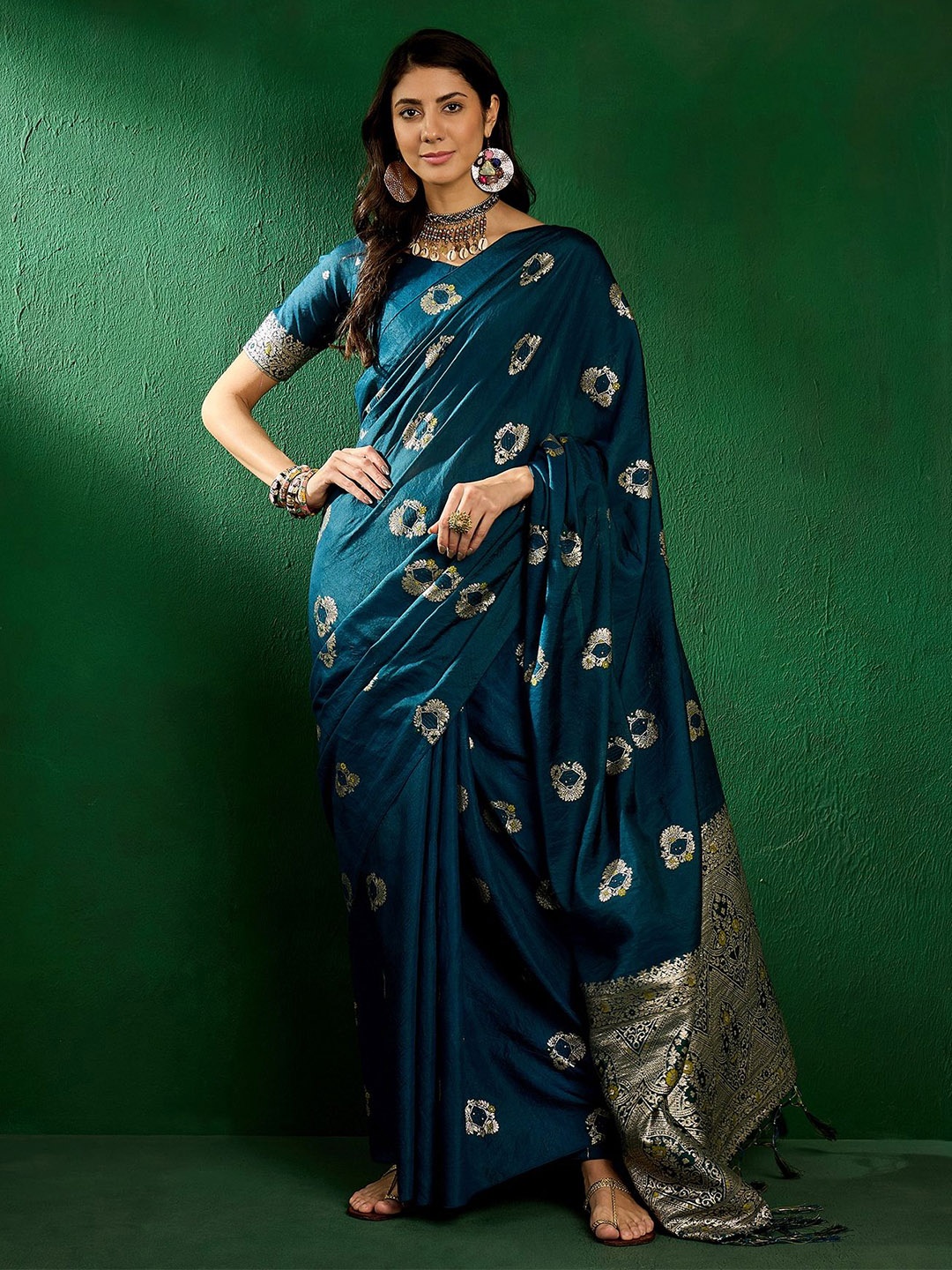 

DEVATITHI Teal Silk Blend Saree