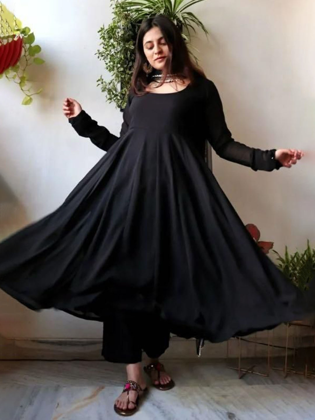 

SHOOLIN Round Neck Anarkali Kurta With Trousers And Dupatta, Black