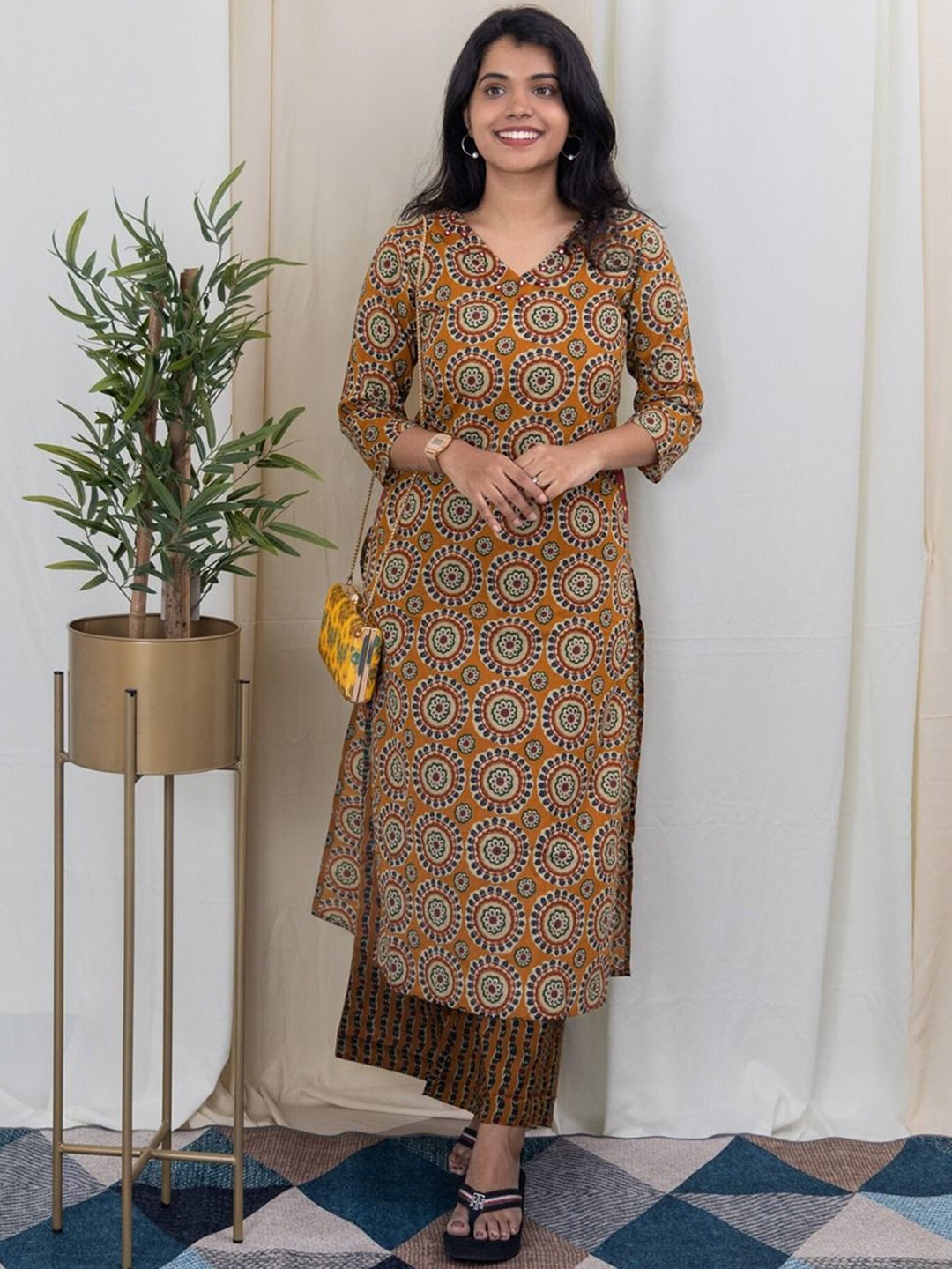 

GoSriKi Floral Printed V-Neck Straight Kurta With Palazzos, Mustard