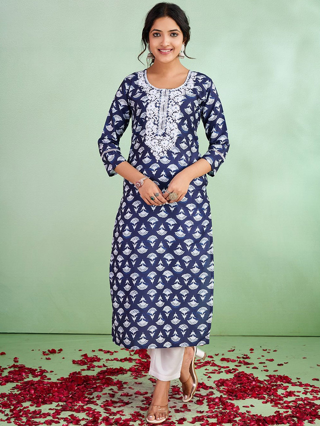 

SUAAC Floral Embroidered Round Neck Straight Kurta, Blue