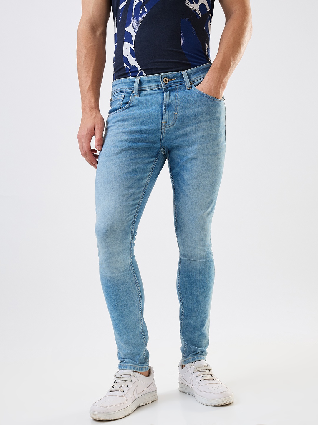 

SPYKAR Men Slim Fit Low-Rise Low Distress Jeans, Blue