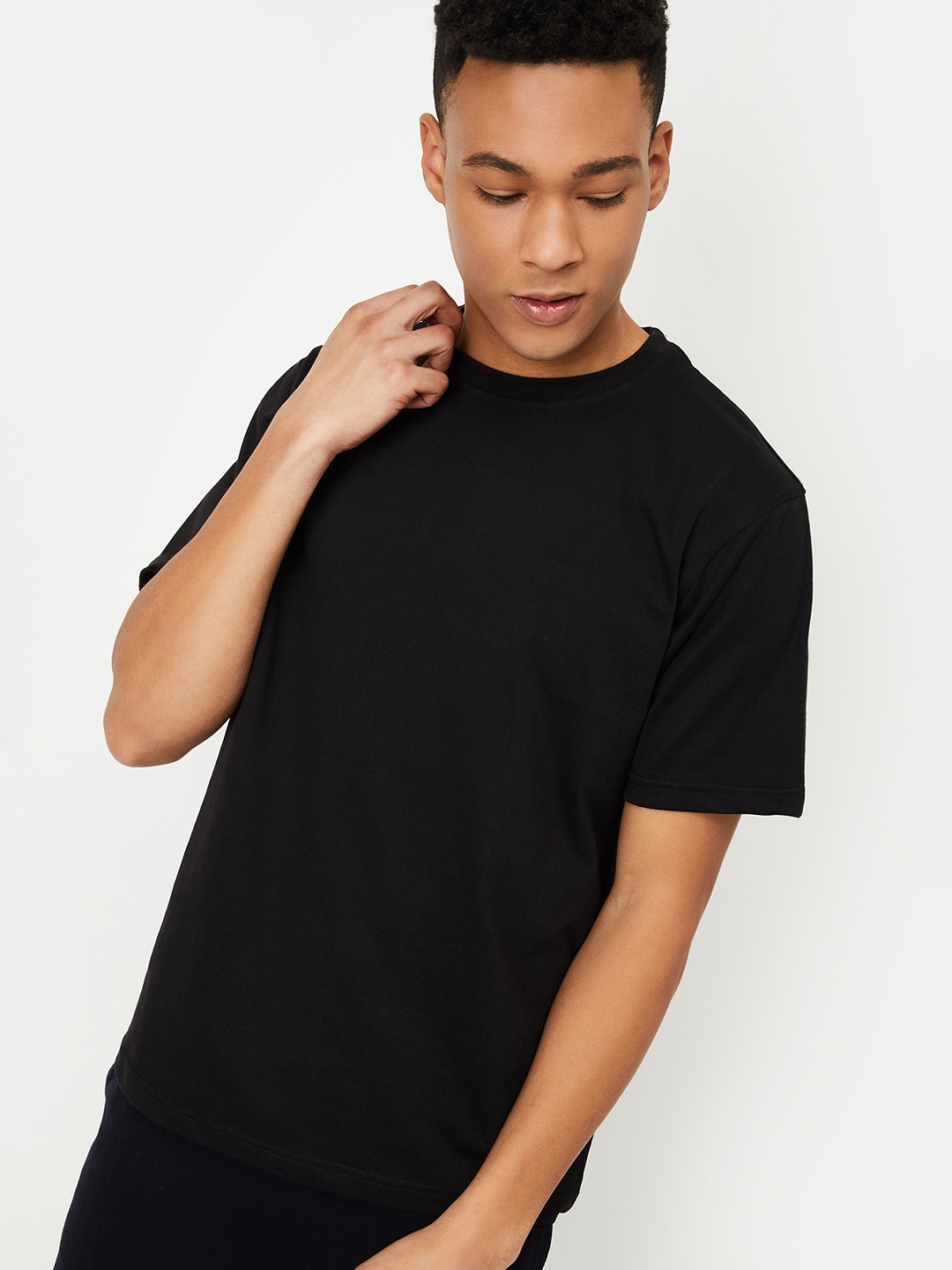

max Men Solid Round Neck Cotton T-shirt, Black