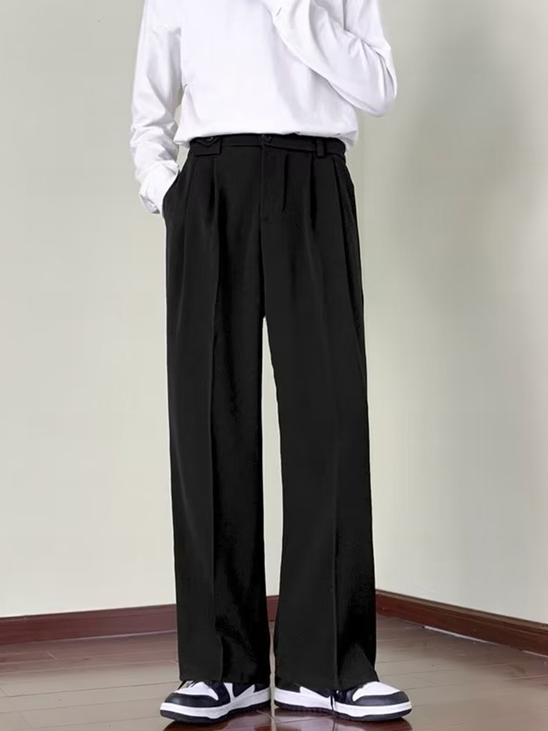 

HERE&NOW Men Relaxed Straight Leg Straight Fit High-Rise Pleated Trousers, Black