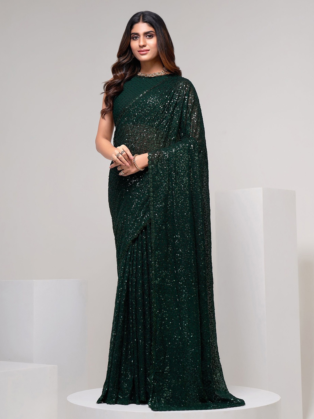 

DIVINE EXIM Embellished Sequinned Poly Georgette Saree, Green