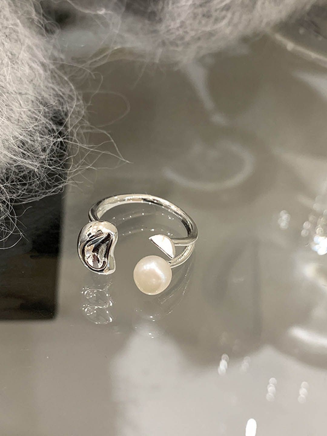 

StyleCast Elegant Silver-Toned Silver-Plated Pearls Adjustable Finger Ring