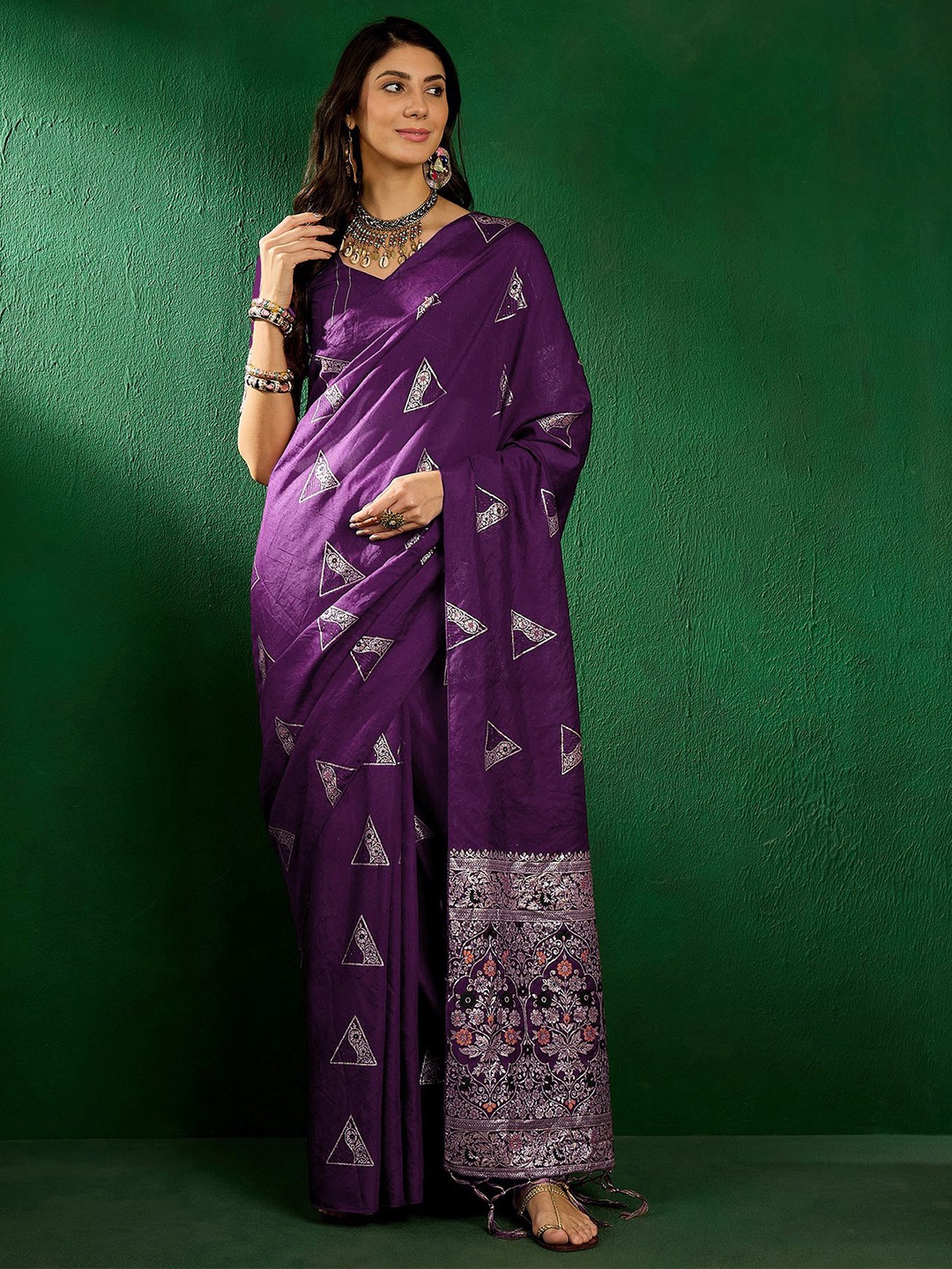 

DEVATITHI Woven Design Saree, Purple