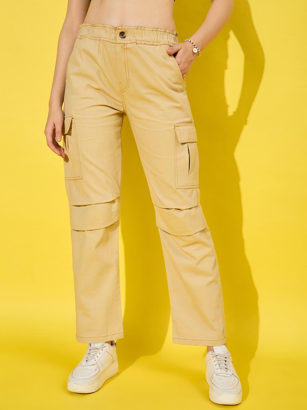 

BUY NEW TREND Women Relaxed High-Rise Cargos, Beige