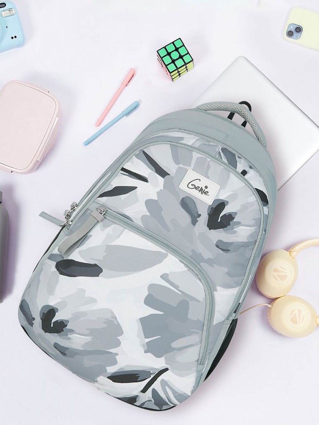 

Genie Women Graphic Backpack, Grey
