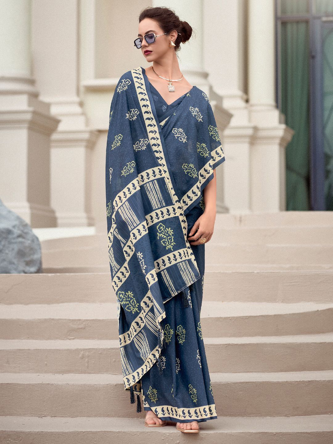 

Mitera Floral Saree, Blue