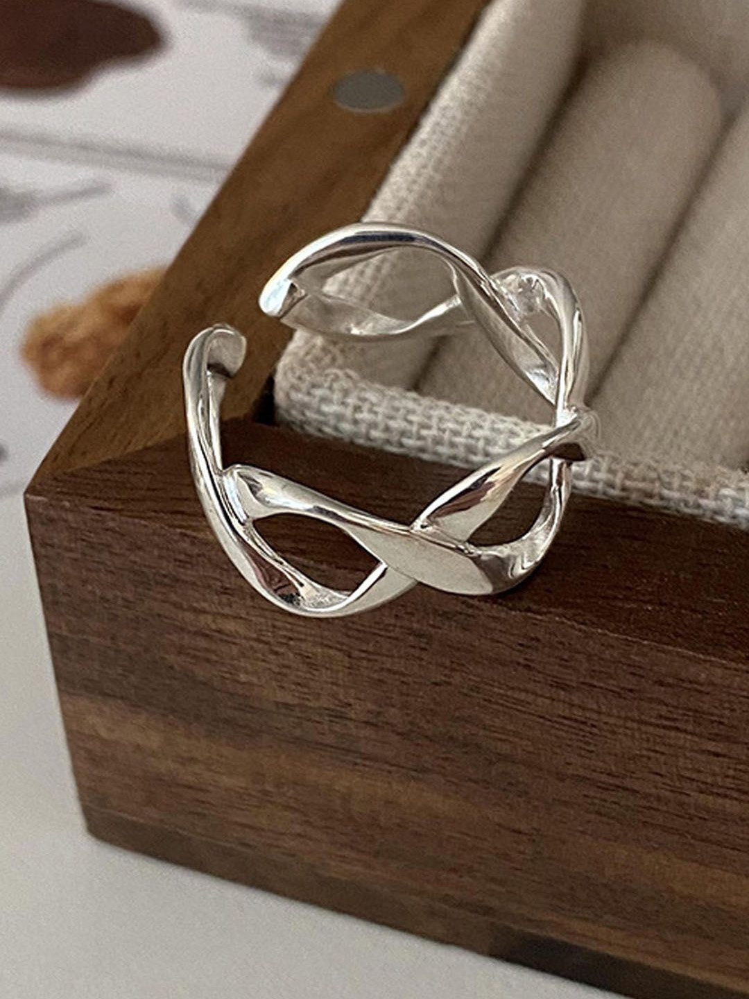 

StyleCast Elegant Silver-Toned Intricate Textured Adjustable Finger Ring