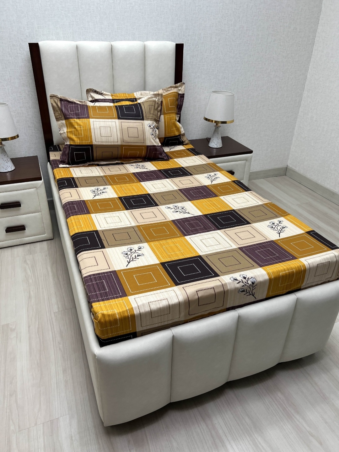 

Pure Decor Brown & Mustard Geometric 250 TC Single Bedsheet Set 1.73 m x 2.36 m