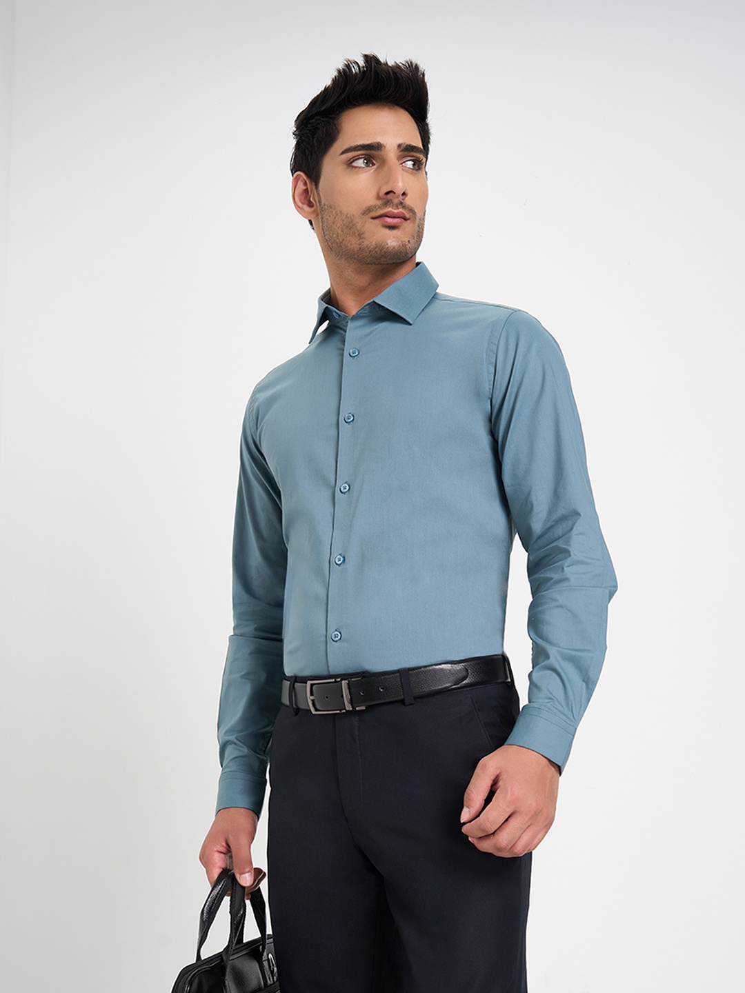 

Peregrine by Pantaloons Men Spread Collar Solid Cotton Casual Shirt, Blue