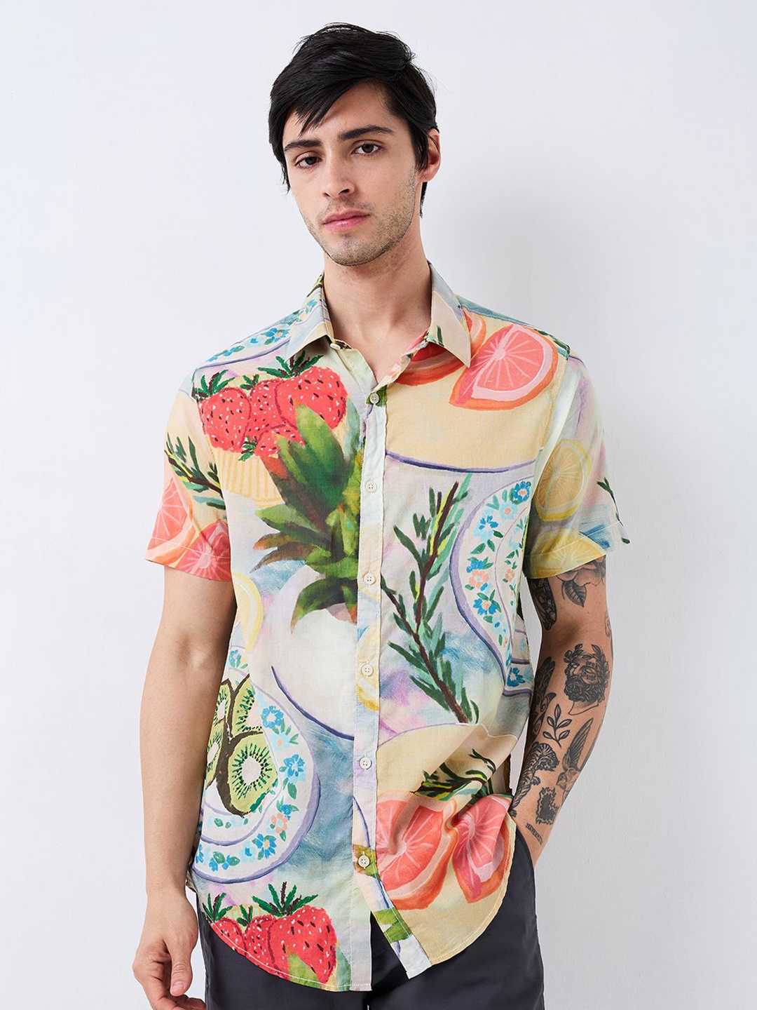 

SPYKAR Men Spread Collar Floral Printed Cotton Casual Shirt, Beige