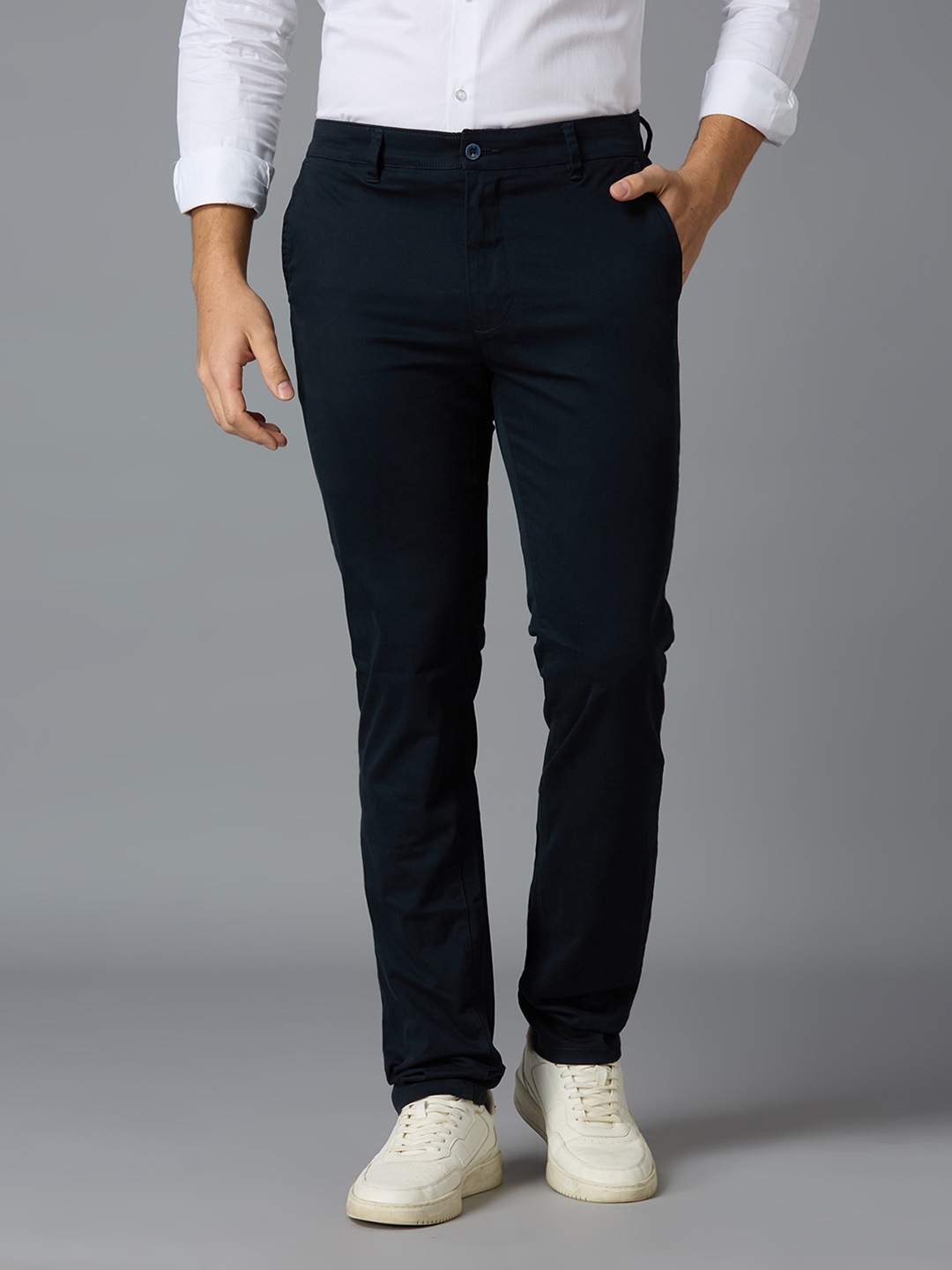 

Reid & Taylor Men Tailored Regular Fit Mid-Rise Chinos, Navy blue
