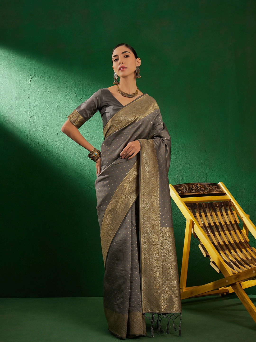 

DEVATITHI Woven Design Zari Grey Banarasi Silk Saree