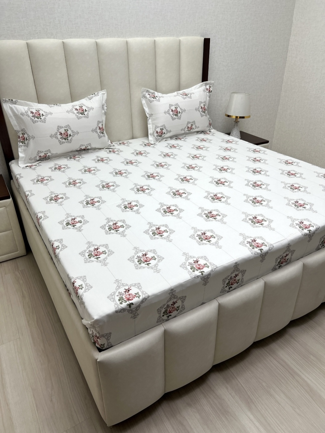 

Pure Decor Royal Passion White Printed Pure Cotton 400 TC Queen Bedsheet Set 2.28m x 2.54m