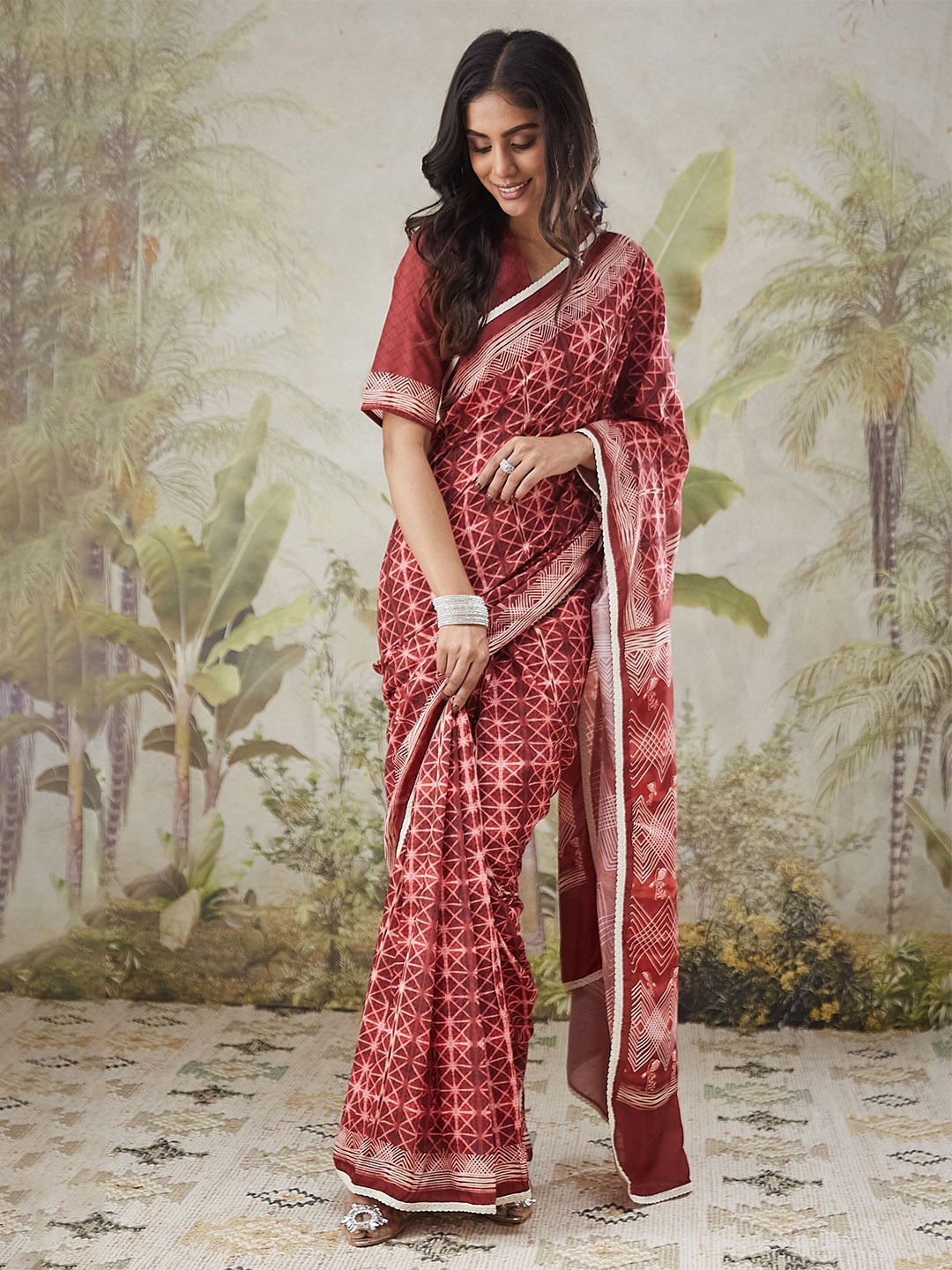

RACHNA Printed Saree, Maroon