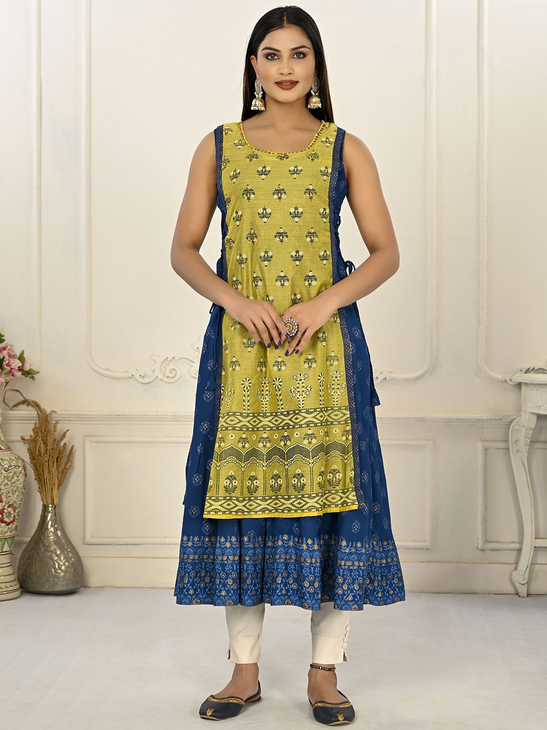 

Krimmple Floral Printed Sleeveless Layered A-Line Kurtas, Blue