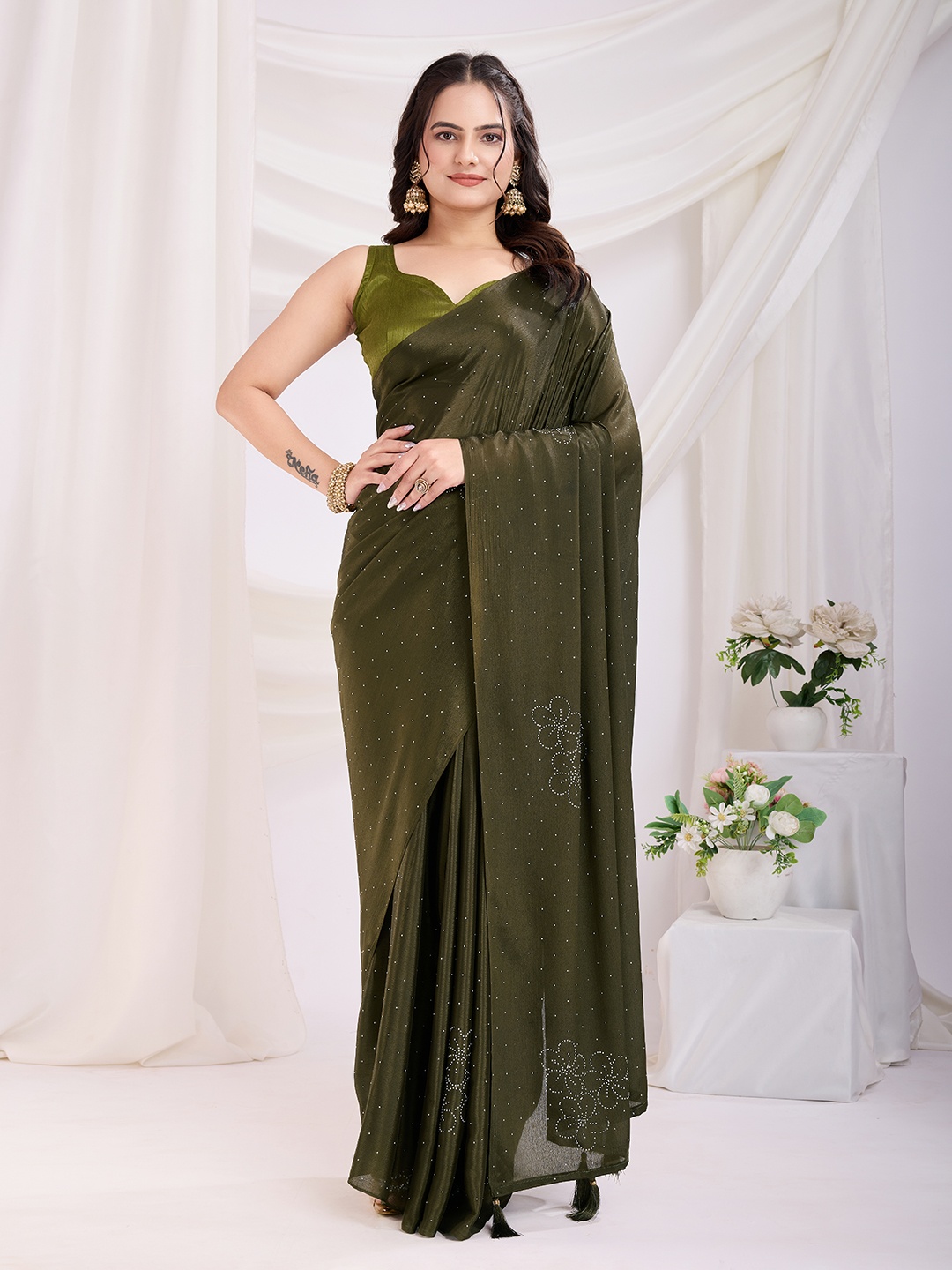 

HERE&NOW Embellished Beads and Stones Saree, Green