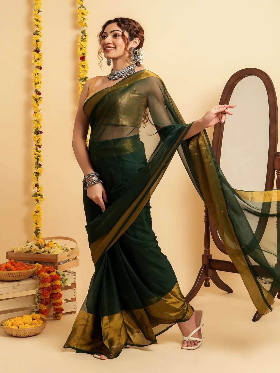 

VRAGI Zari Saree With Blouse Piece, Green