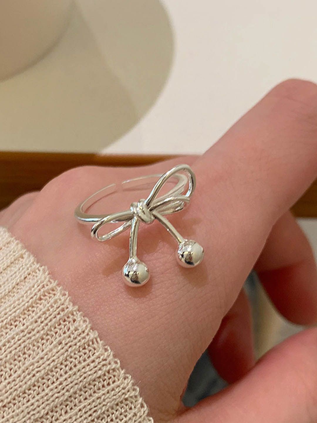 

StyleCast Elegant Silver-Toned Bow Shaped Finger Ring