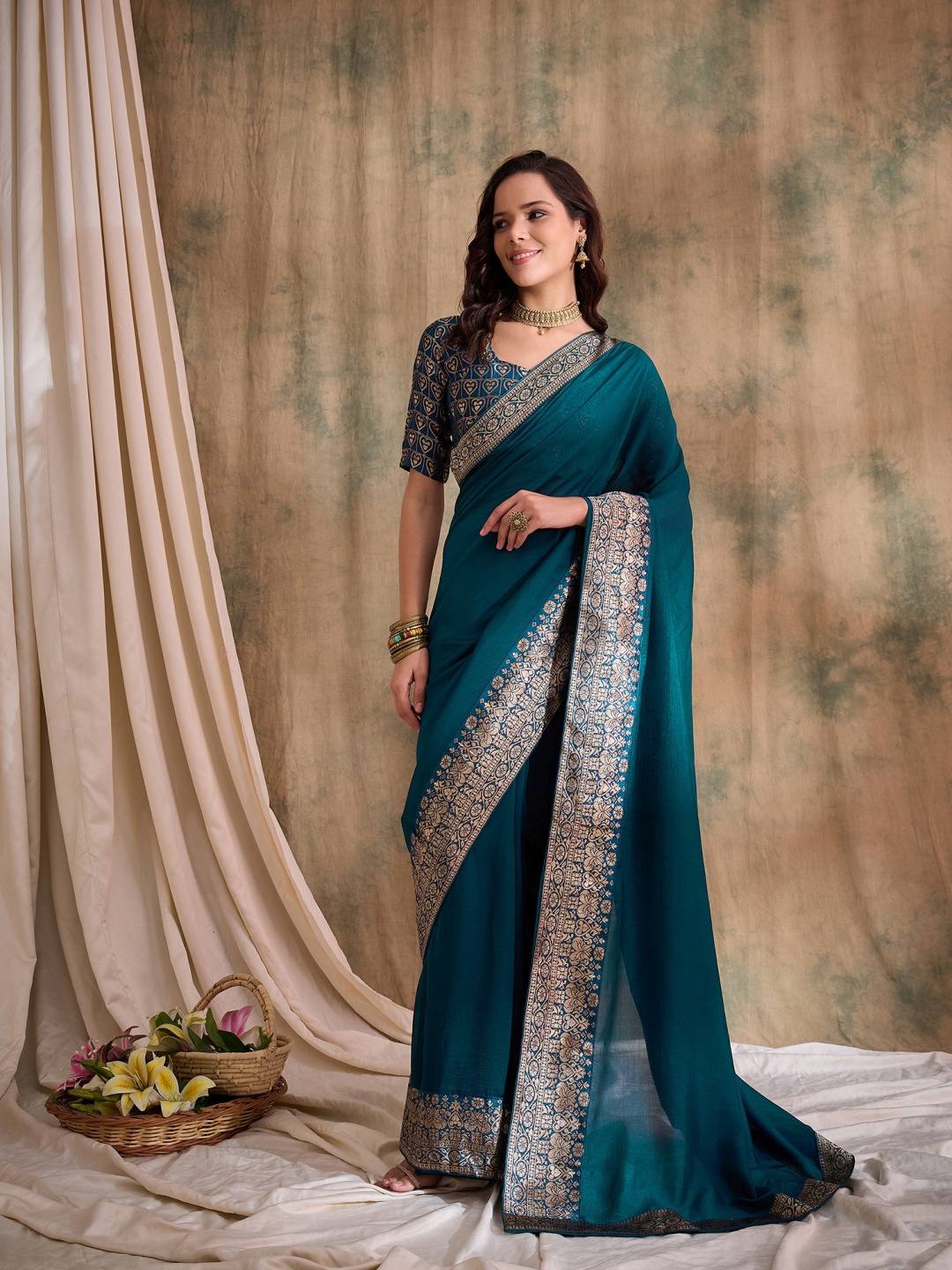 

DEVATITHI Embroidered Teal Vichitra Saree