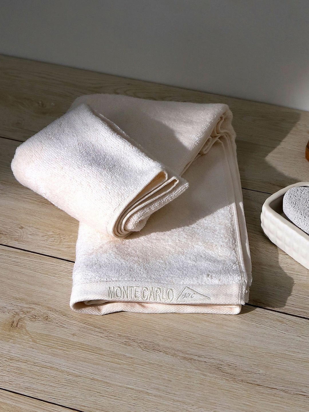 

Monte Carlo Cream-Coloured 1 Cotton 350 GSM Bath Towel