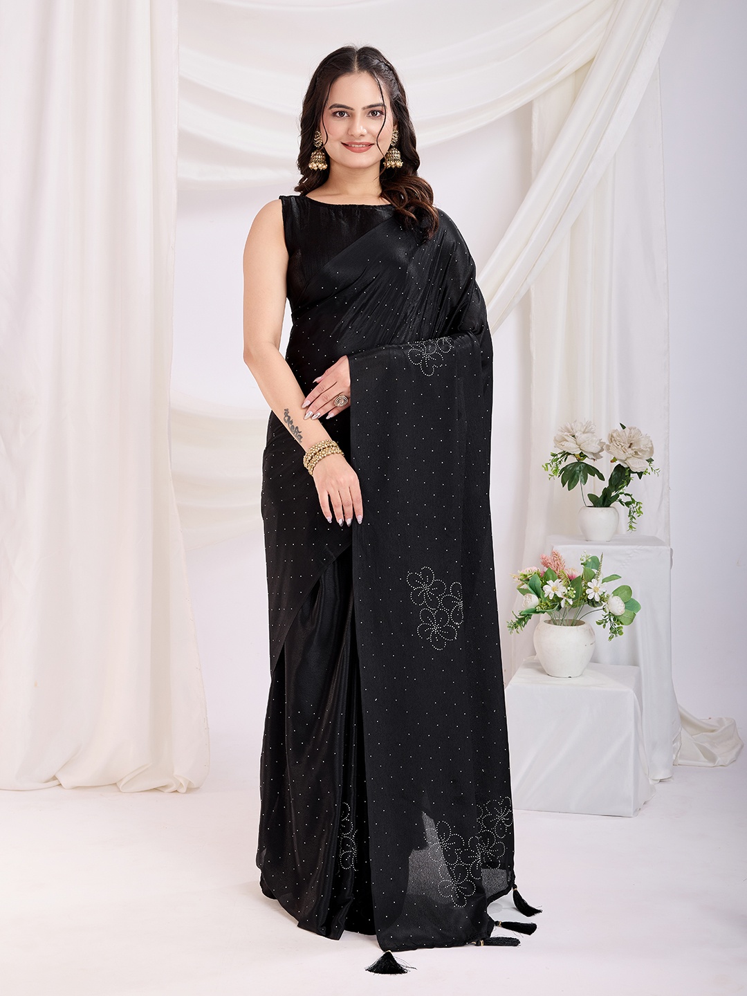

HERE&NOW Embellished Beads and Stones Saree, Black
