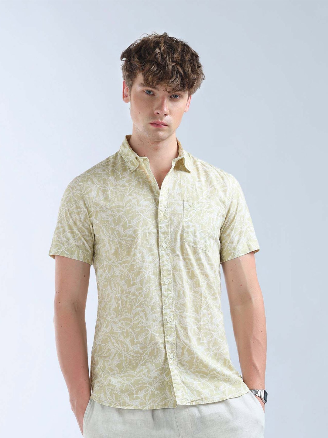 

Flying Machine Men Spread Collar Floral Printed Cotton Casual Shirt, Yellow