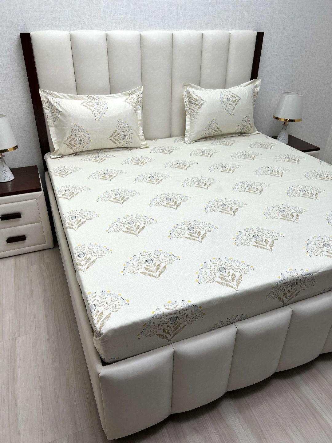 

Pure Decor Royal Passion Cream Printed Pure Cotton 220 TC Queen Bedsheet Set 2.28m x 2.54m