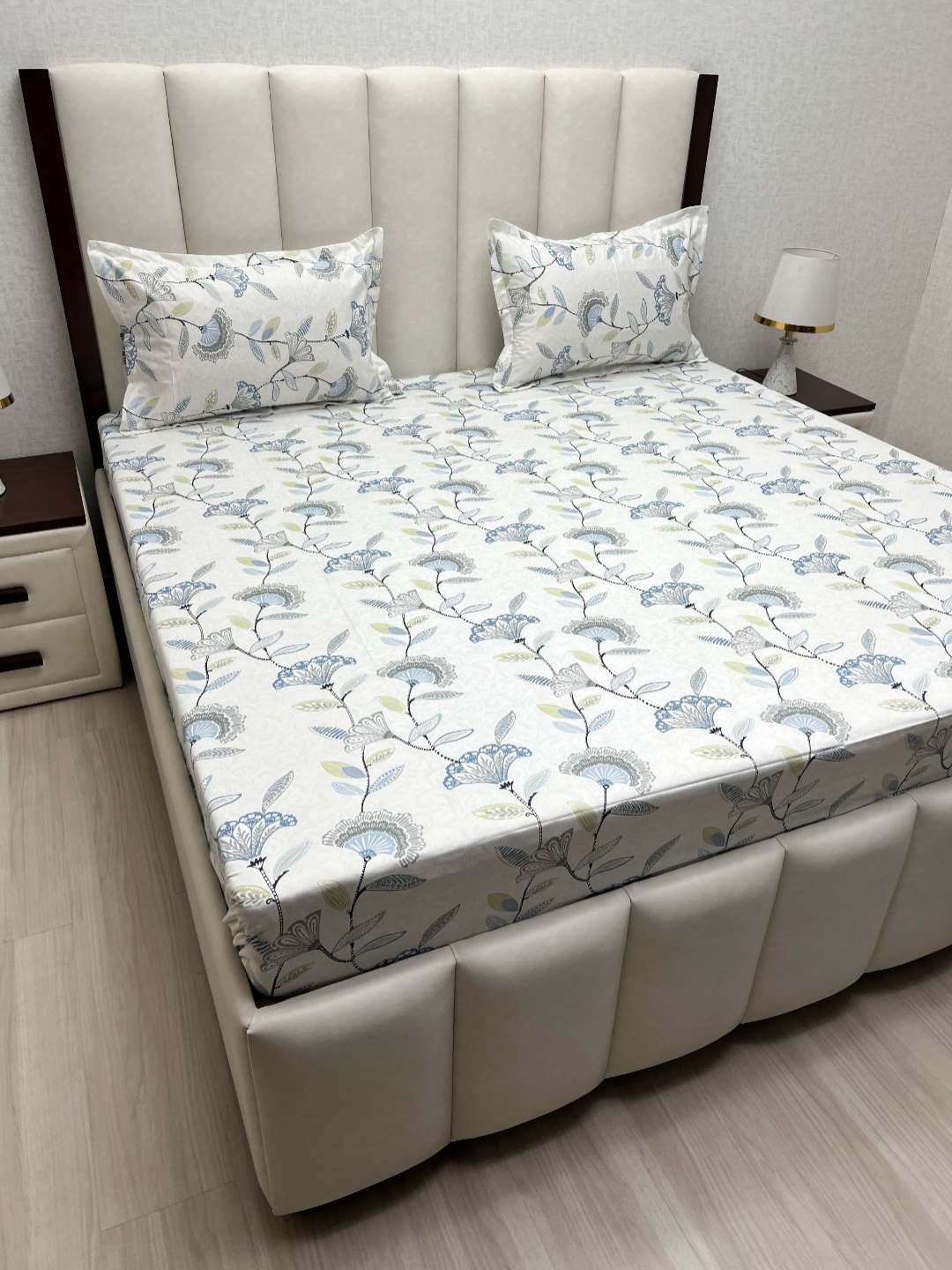 

Pure Decor Royal Passion White Printed 220 TC Pure Cotton Queen Bedsheet Set 2.54 x 2.28m