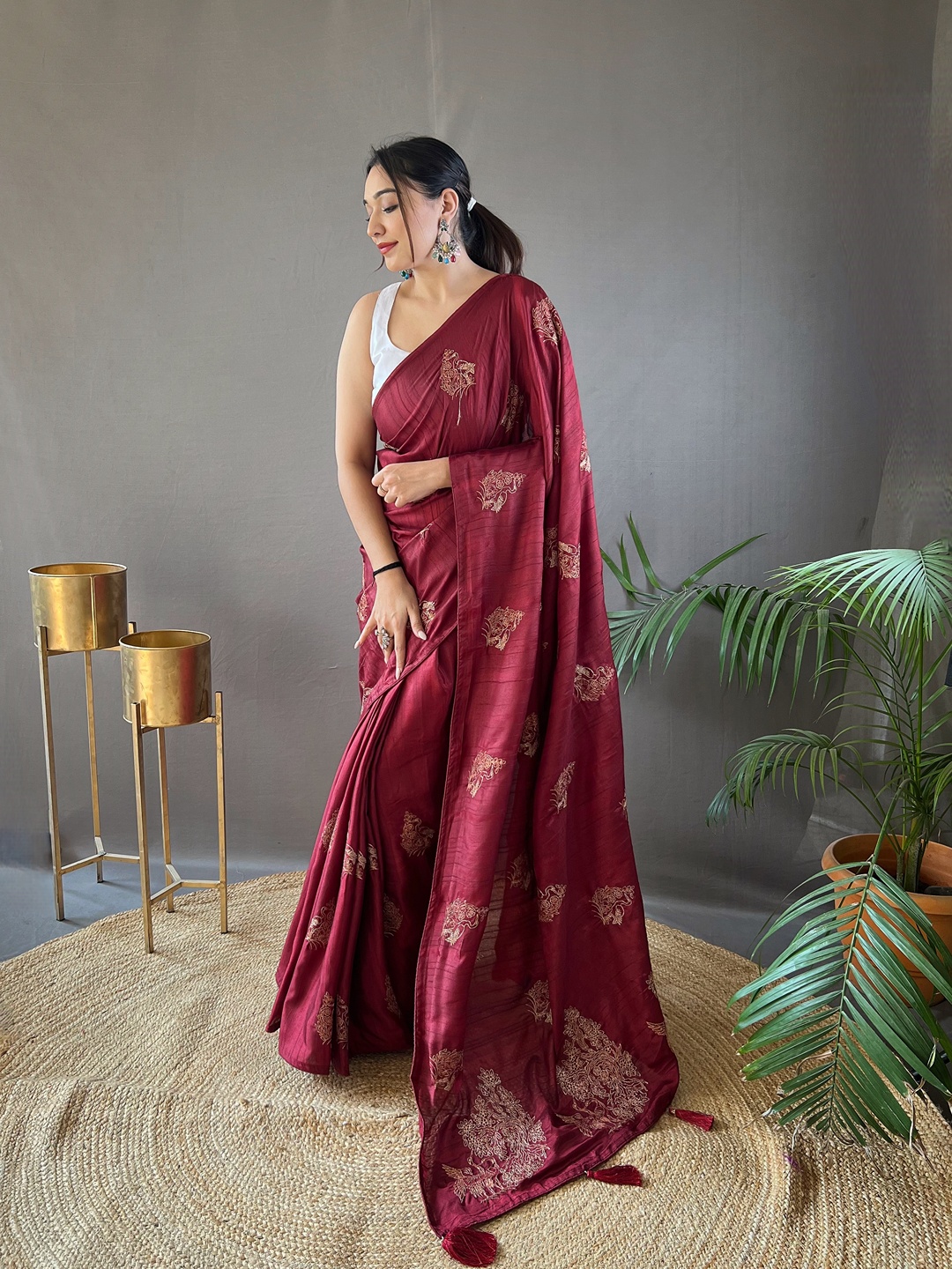 

TORONFRAS Ethnic Motifs Embroidered Kanjeevaram Saree, Red