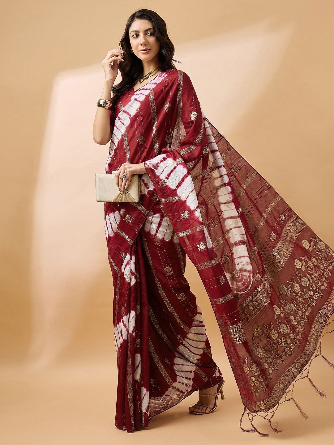 

DEVATITHI Maroon Cotton Blend Saree