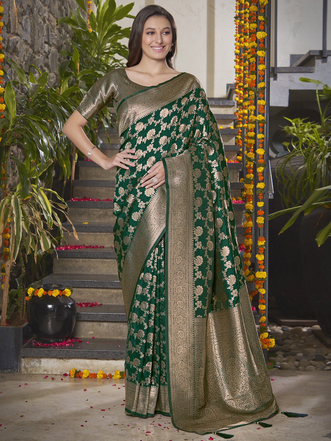 

SAREETHNIC Ethnic Motifs Zari Pure Silk Banarasi Saree, Green