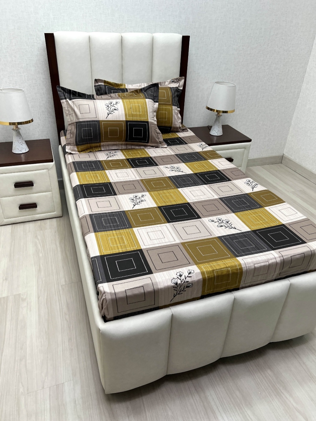 

Pure Decor Grey & Green Geometric 260 TC Single Bedsheet Set 1.73 m x 2.36 m