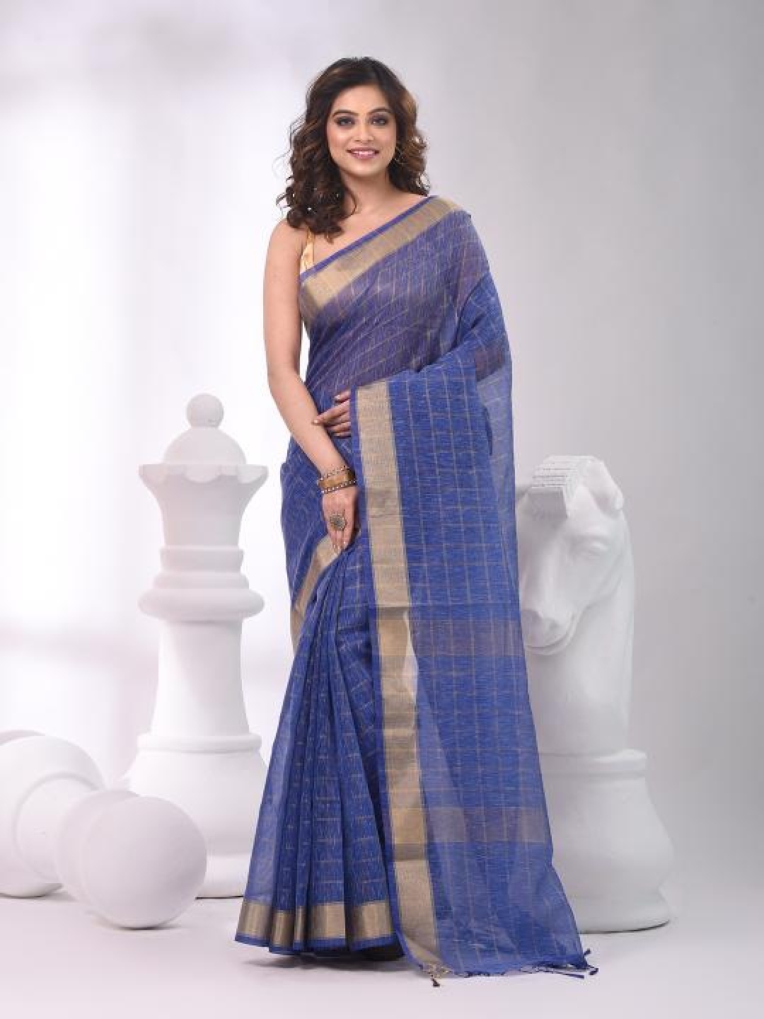 

VIBHAVARI Striped Zari Silk Blend Saree, Blue